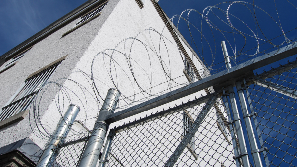 HFPC: detencja w ośrodku w Gostyninie po odbyciu kary niezgodna z Konstytucją