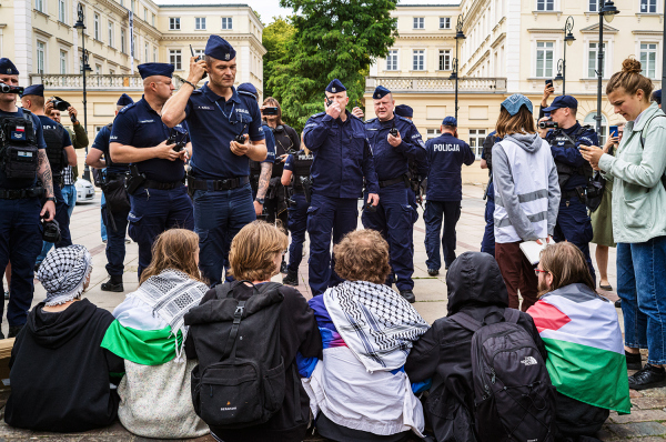 Stanowisko Zarządu Helsińskiej Fundacji Praw Człowieka w sprawie działań wobec studentów i studentek protestujących na kampusie głównym Uniwersytetu Warszawskiego